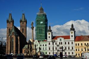 Velké náměstí s dominantou Bílé věže před sundáním její kopule| Foto: Jiří Gangur