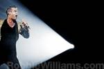 Robbie Williams při své show, živě ho uvidíme také v Bio Central | Zdroj: robbiewilliams.com