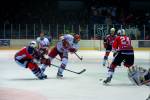 Pokus hradeckých hokejistů rozhodnout derby | Foto: J. Gangur
