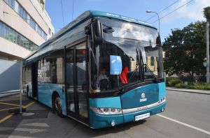 Elektrobus Perun jezdí po Hradci už měsíc. Zdroj: DpmHK