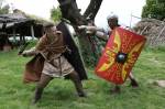 Archeopark pravěku ve Všestarech o víkendu přiblíží boje mezi Římany a barbary.