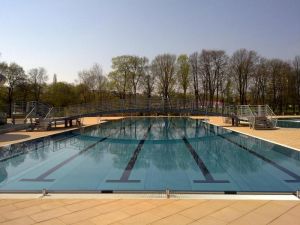 Venkovní bazény už na Flošně zavřeli.