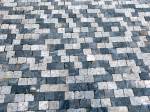 Mozaika nahradí popraskaný asfalt na chodníku u Gočárovy třídy.